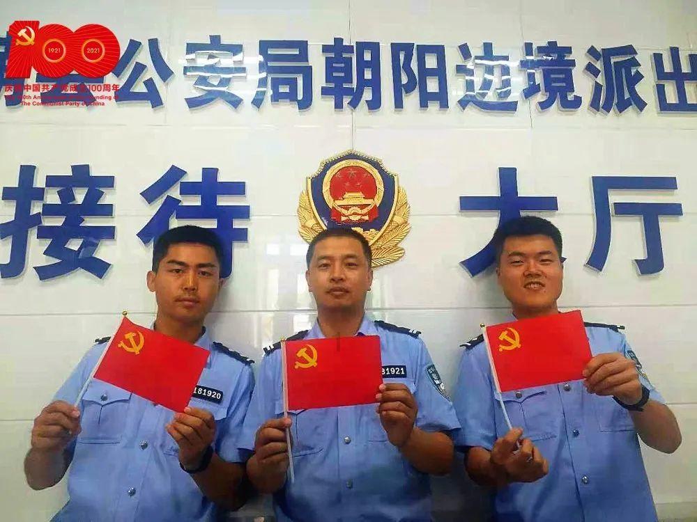 邓紫棋演唱会意外翻车，透视婚纱引发走光，网友直呼尴尬！
